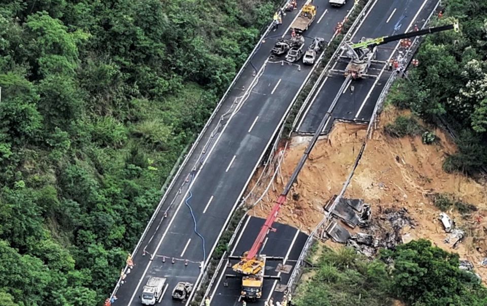 Highway eh ge bae vetti China gai 48 meehaku maruvejje