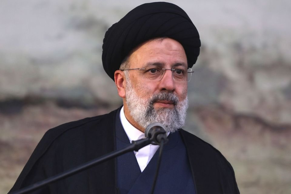  President extends condolences following the demise of Iranian President