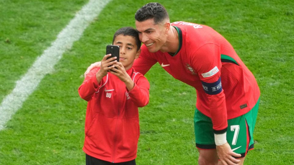 Euro 2024: Ronaldo aa eku selfie eh negumah match ge therre inn dhandah araifi