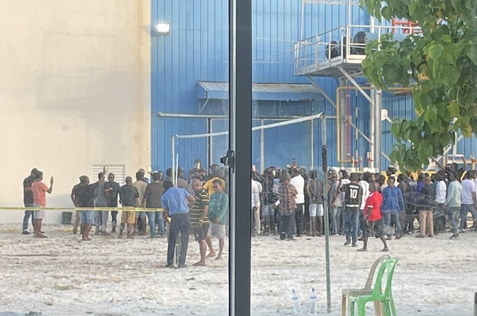 Addugai masveringe huras elhun huttuvan fuluhun nikumejje