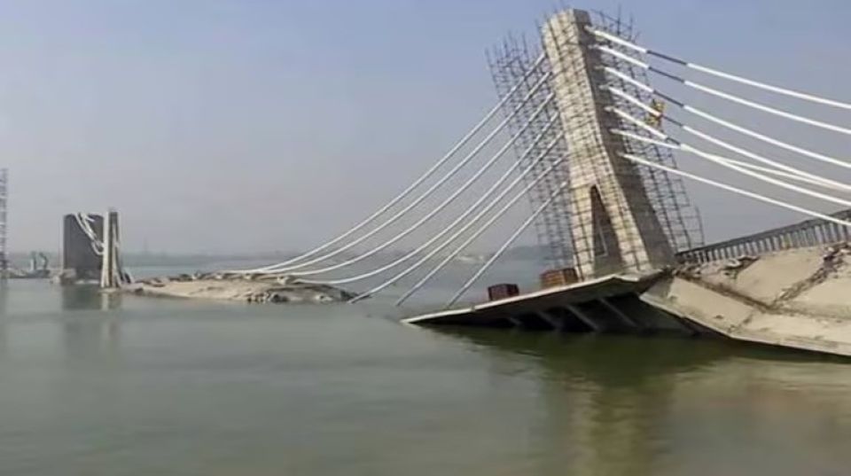 10 dhuvas therey 5 bridge India ge Bihar ge sarukaaru heylaifi!