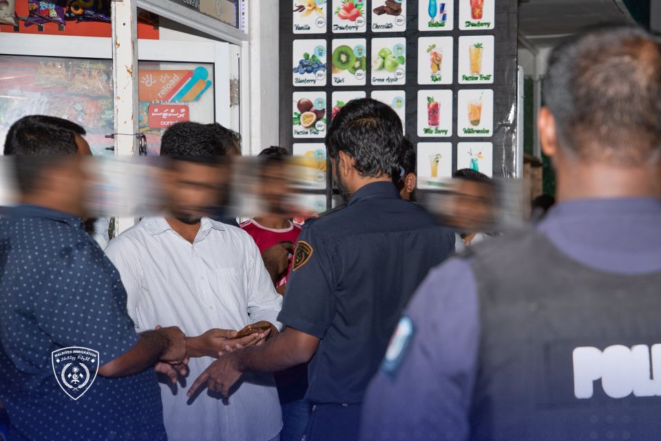 Hulhumale' gaigavaidhaa hilaafah takeaway coffee shopeh hingi 8 bidheysee aku athulaifi 