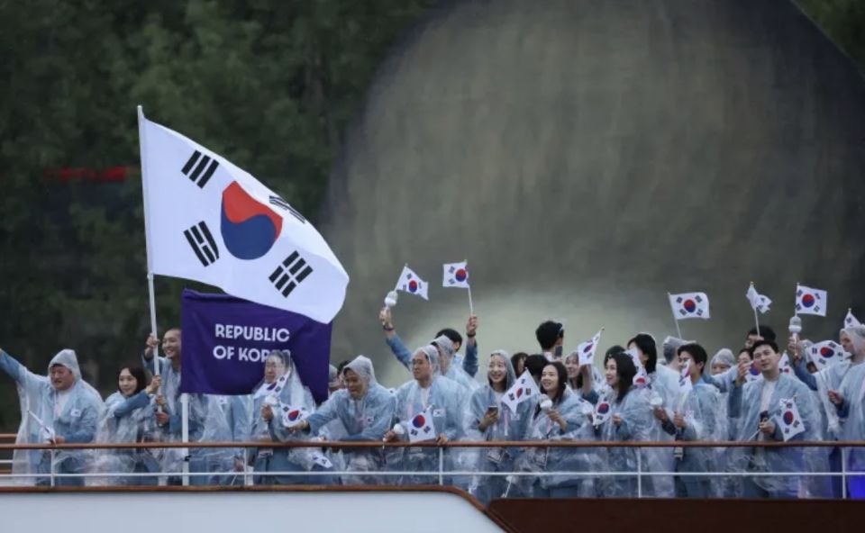 Olympics: South Korea ge team tha'aarafu kurevunee North Korea ge team ge gothugai, ma'aafah edhijje