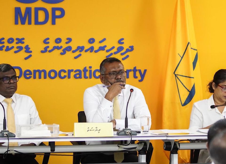 Athuharu ge maru: Home Minister ah gina thuhumathu thakeh koh, minivan thahuqeege kurumah MDP in govaalaifi