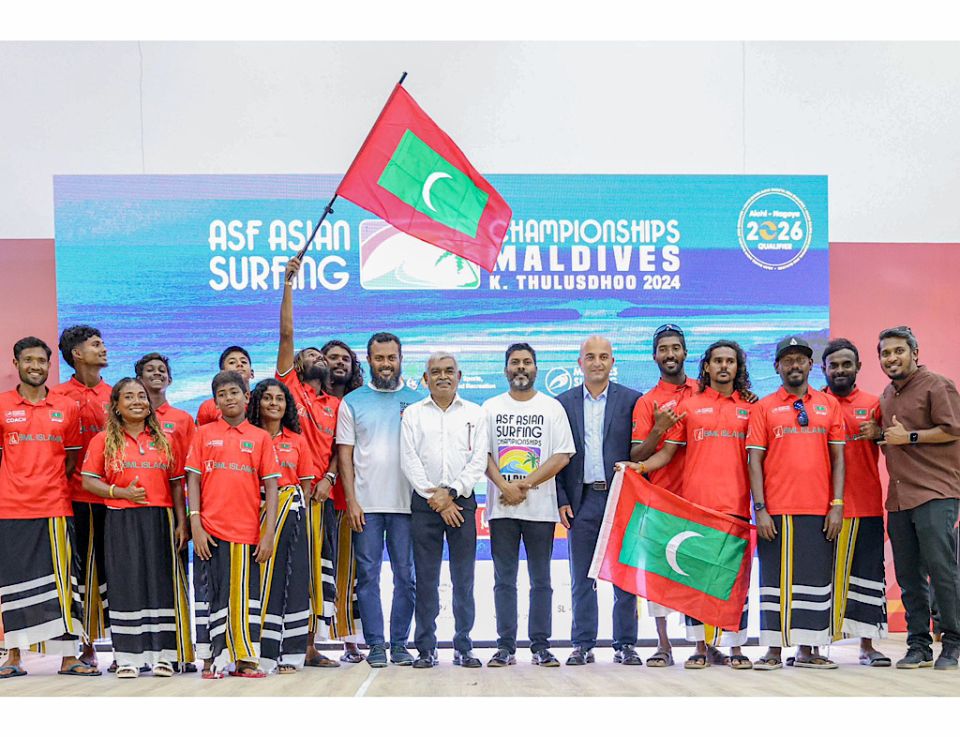 Asian surfing championshipgai Dhivehi team hoadhi kaamiyaabee ah raees thahuniya dhannavaifi