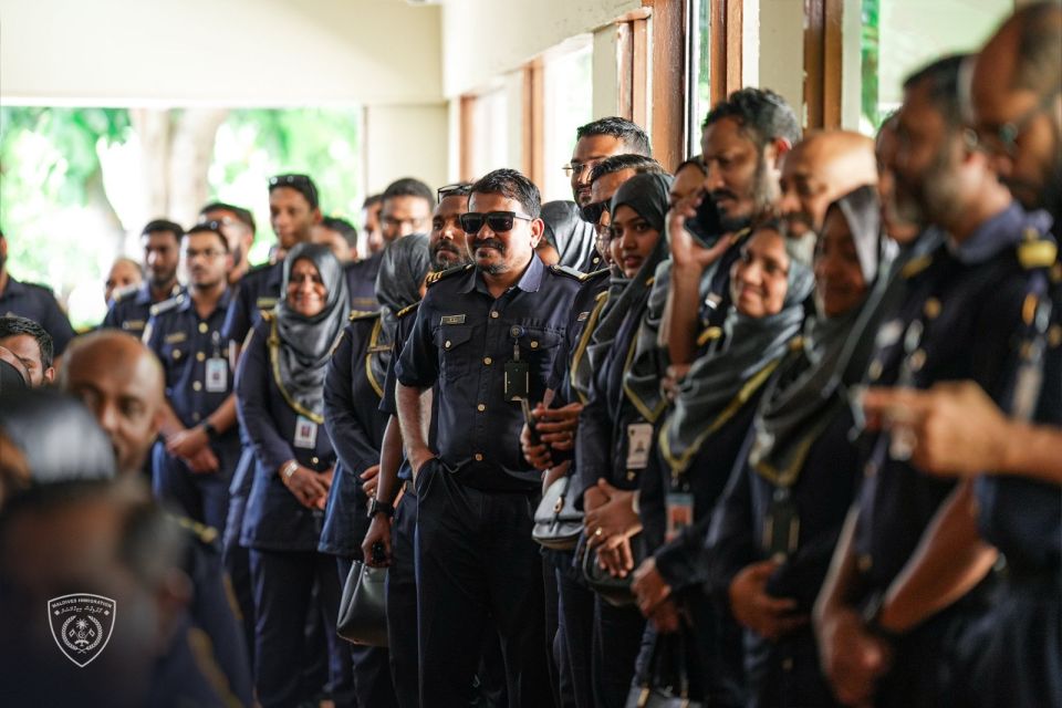 Gavaaidhaa hilaafah viyafaari kuramundhaa bidheyseen hoadhumah 211 officerunnaeku immigration in varugadha operation eh fashaifi 