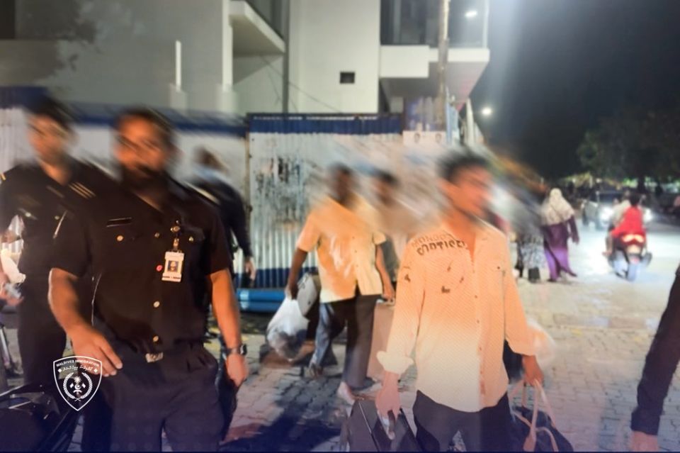 Anmu salaamathah nurakkavaa gothah bidheyseen ulhemun dhiya H. kalhuhuraage faaskoh, 9 meehun hayyarukoffi 