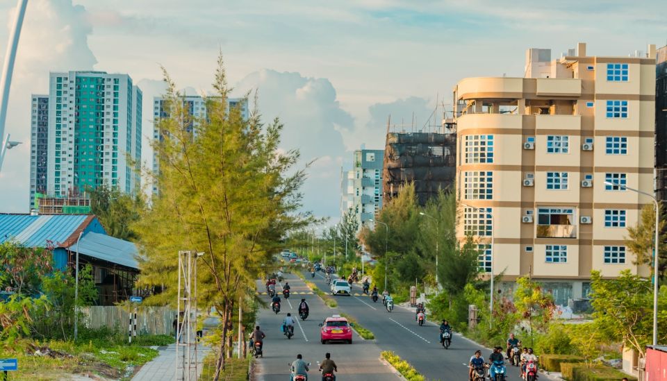 1 Lakh rufiyaa ge faisaage inaamaaeku Hulhumale monument that design kurumuge furusathu dhivehinnah 