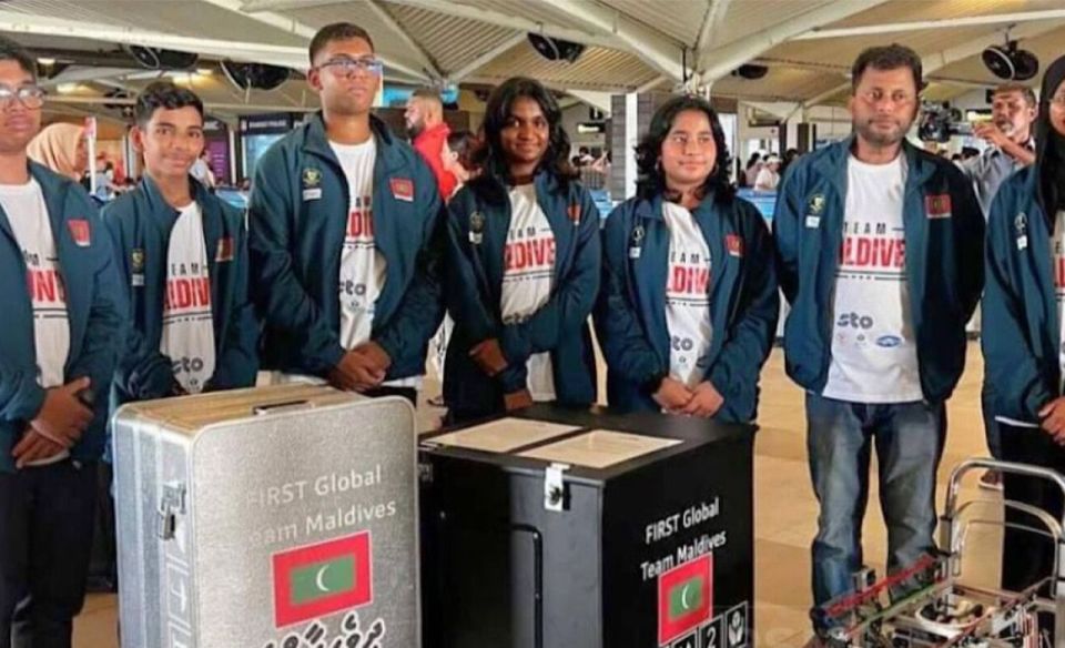 Robotics mubaaraathugai baiveri vumah Ghiyasuddin school ge dharivarun Greece ah 