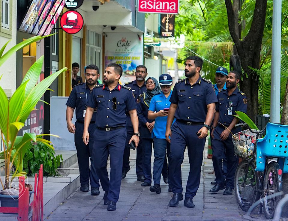 Hulhumale' market eh raidkoh gavaaidhaa hilaafah ulhemundhiya 23 bidheyseeaku immigrationge belumuge dhashah