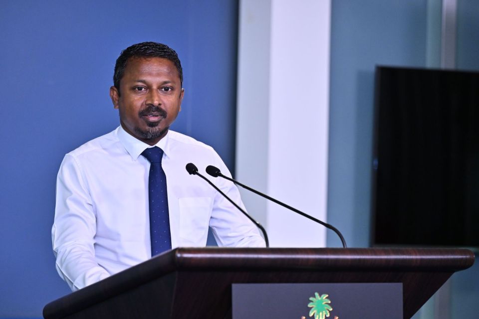 Maalee vuzaaraage hisaabuthakah nuvahdhaa huri 2 billion rufiyaa eba huri, massala balanee 