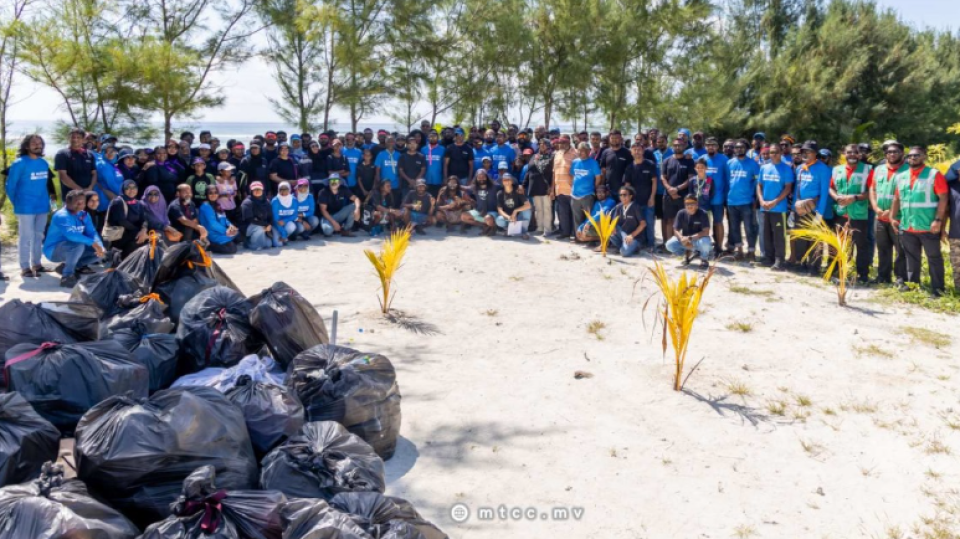 MTCC ge Suzuki beach clean up gai Hulumale' phase 2 ge gondu dhoshun 426 kilo ge kuni nagaifi