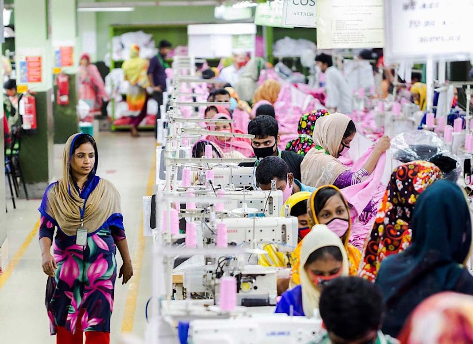 India ge badhalugai Raajje medhuverikoh Bangalesh in garment export kuranee 