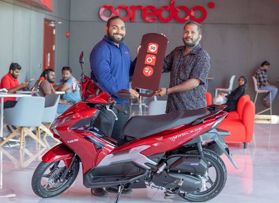 Ooredoo cycle promotion ge miadhuge naseebuveri akee Yoosuf 