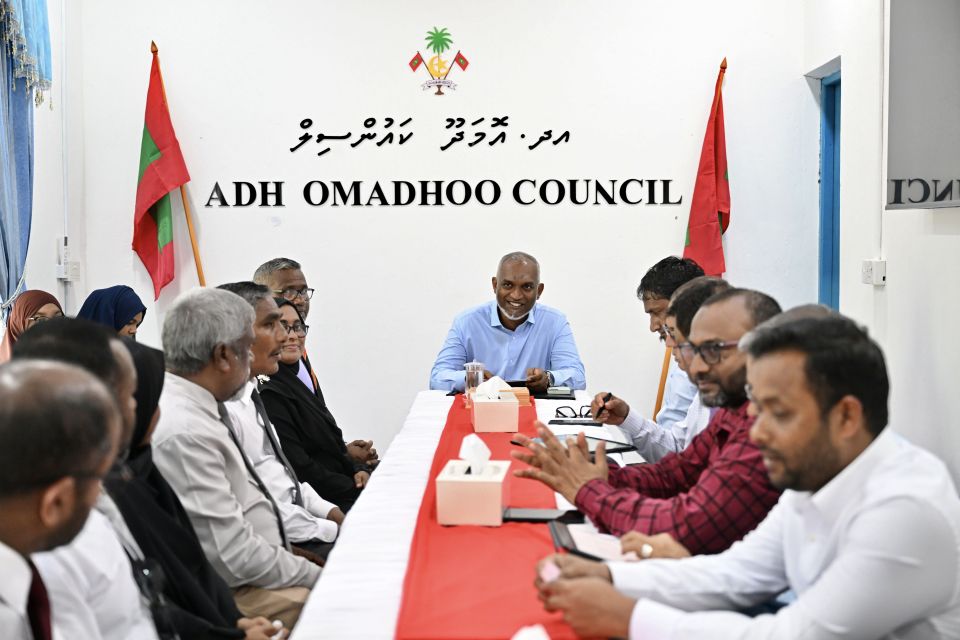 Omadhoo council aa bahdhalu kuravvaa raees dhevvee bandharuge massala hallukohdhevvaane kamuge yageen kan