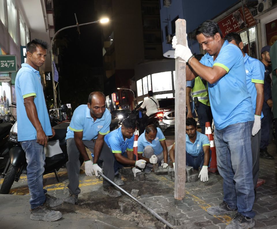 Majeedhee magu ge emme bodah fenboduvaa sarahadhdhu maraamaathu kuranee