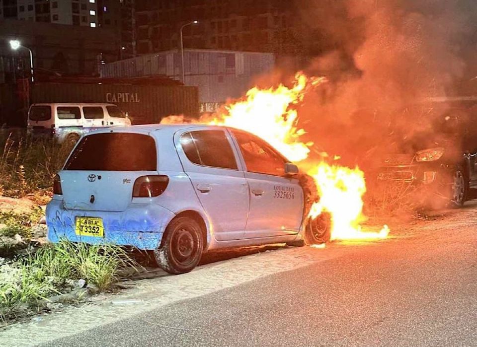 Rey mendhamu Hulhumale' gai park kohffai oih car ehggai roave bodethi gellun thakeh vehjje 