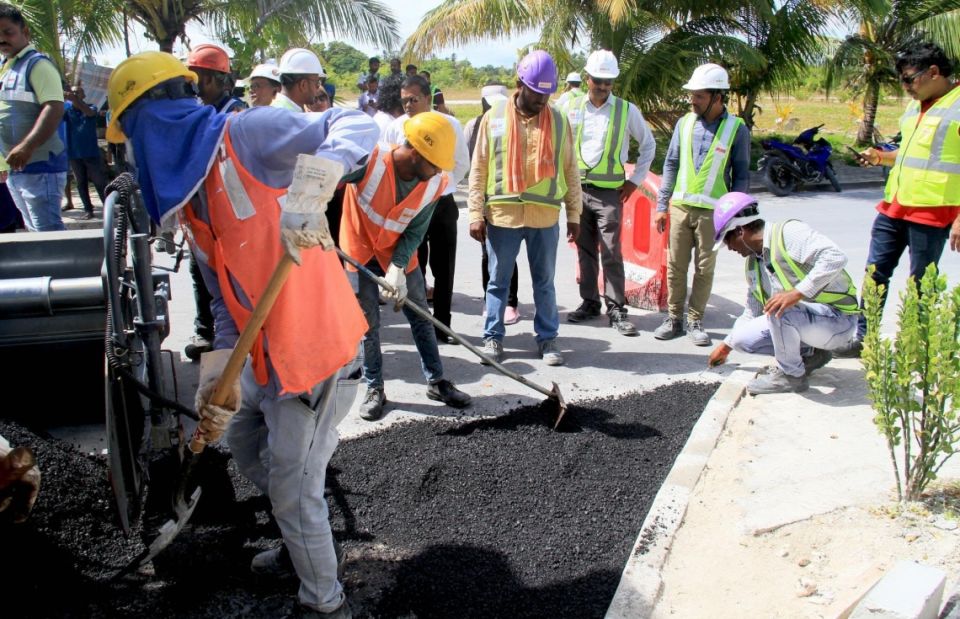 Addu city gai gaaimu kohfaivaa fenn hindhaa nizaamuge pump thah Male' gendhaa vaahaka Muhthalib dhogu koffi