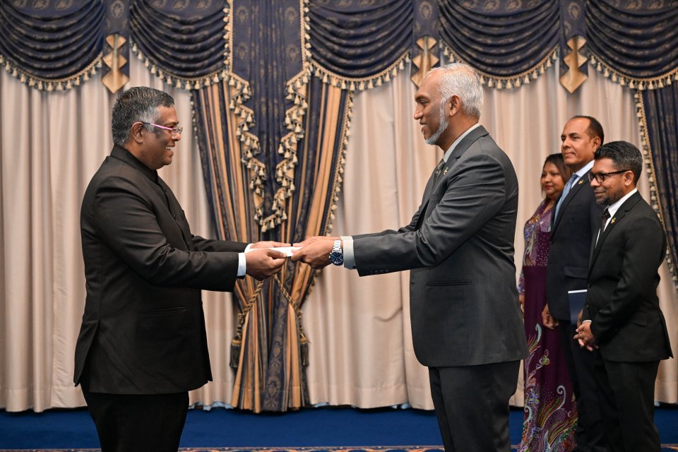 New High Commissioners from India & Pakistan presents credentials 