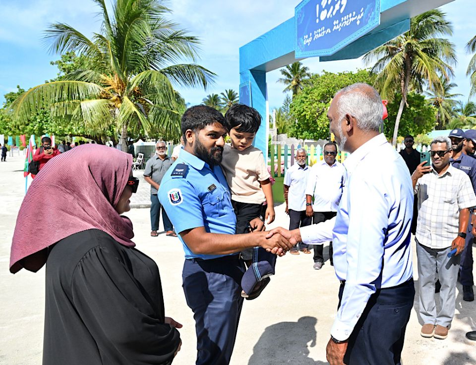 Fulus officer aai dharifulhu bahdhalukohdhinee usoolaa eh gothah: Fuluhun