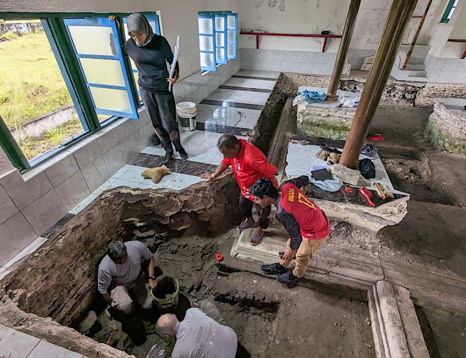 Kaashidhoo baa hurkuru miskithuge therein fenunu aasaaree thanehge tharaha dhiraasaa kuranee