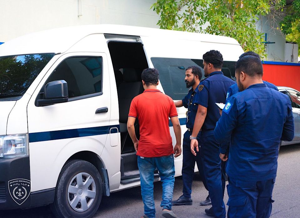 Immigration raid thah huttumeh nethi kuriah: Iyyeves 3 cafe eh balaa bidheysee aku athulaigen