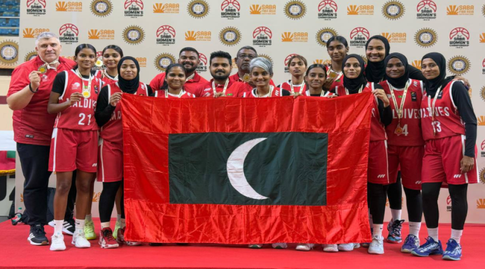 SABA anhen basket ball mubaaraathuge rihi medal hoadhi team ah raees ge thahuniyaa