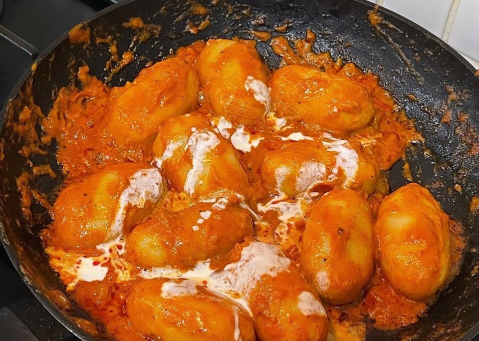 Havaadhulee adhi tomato lee biheh ves noon, miadhu mi genesdhenee butter chicken bis hadhaane goiy 