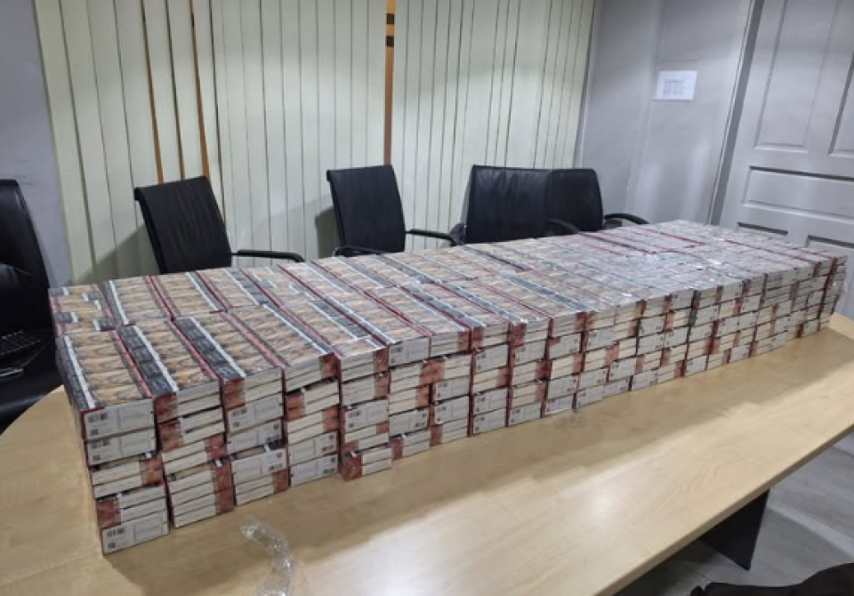 Vagah etherekuri 221 cigarette carton athulaigane. 3 bidheyseen hayyarukoff