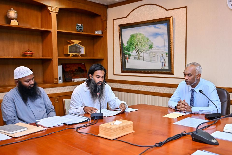 Vaanuvaa bandhugai thibey meehun electronic vaseelathehge eheegai monitor kuran mashvaraakohfi