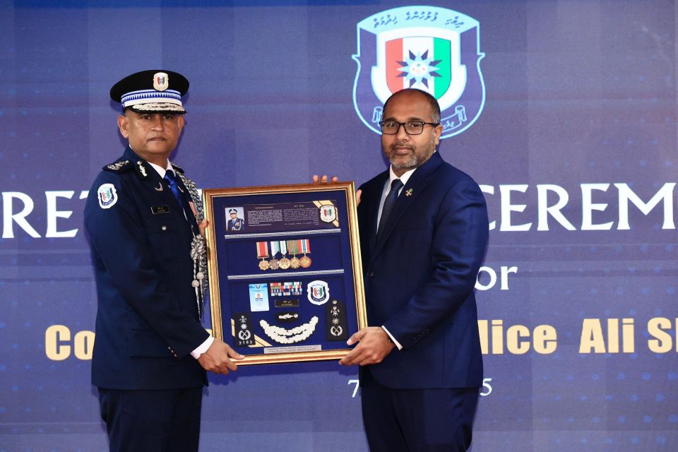 Fuluhunge hidhumathun Shujau retire kuravvaifi 