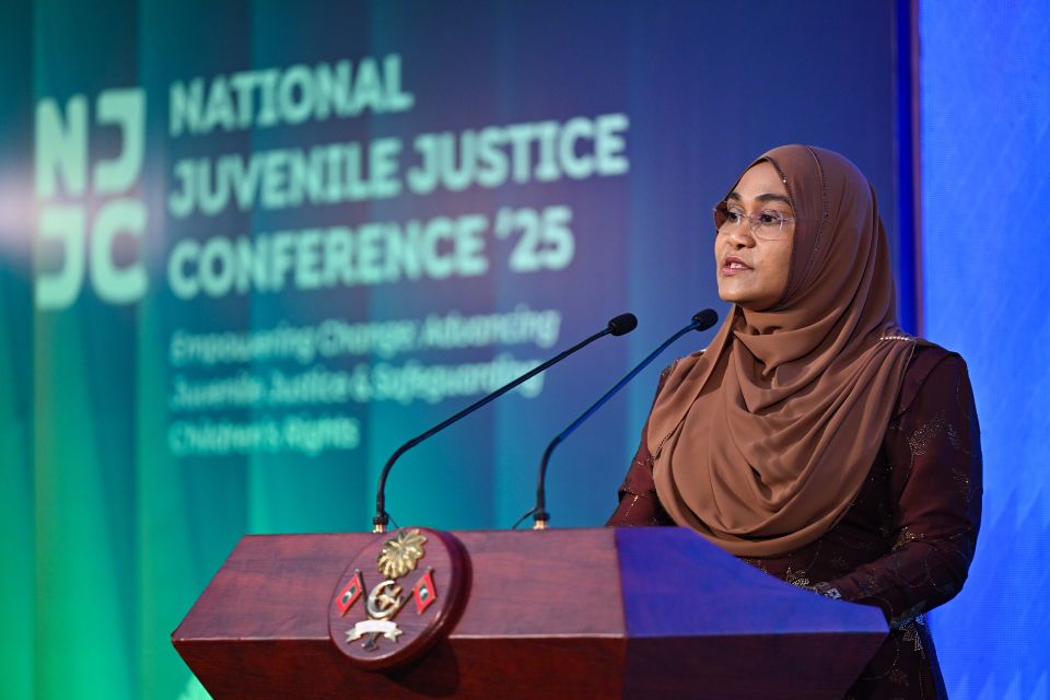Aniyaa libey kudhin, kuhkuraa kudhinnah vamun dhiumuge sagaafah badhalu kuran jeyhe: Sajidha