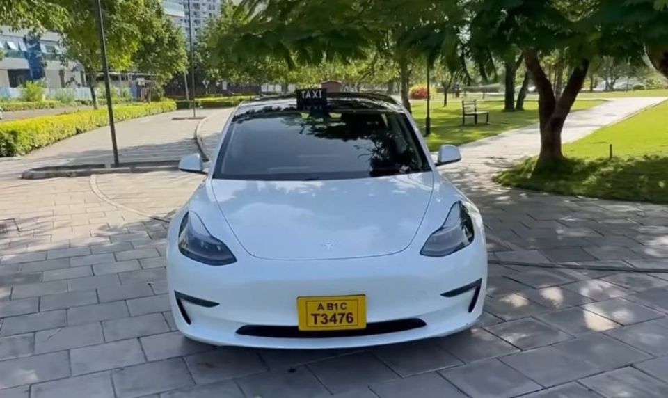 Rajjey gai furathama faharah Tesla eh beynun kohgen Taxi ge hidhumah fashaifi