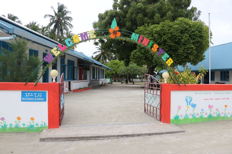 L. Mundoo schoolah haazirunuvaa muvazzafehge namugai musaara negi massala PG ofeehah 