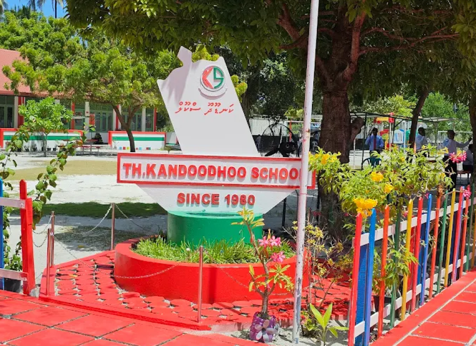 Kandoodhoo schoolge teacheraku dharivarehhge ingili hulhun nattaali massalaeh fuluhun balanee 