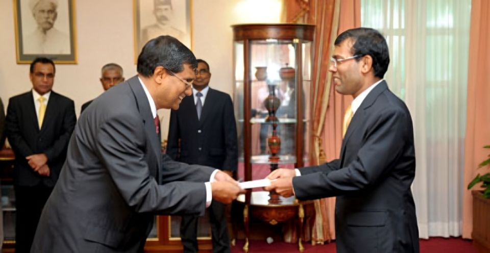Mu'uthasim ge nazaahaiytheri kamaa medhu dhuvahakuves suvaalu ufedhifaeh nuvey: Nasheed