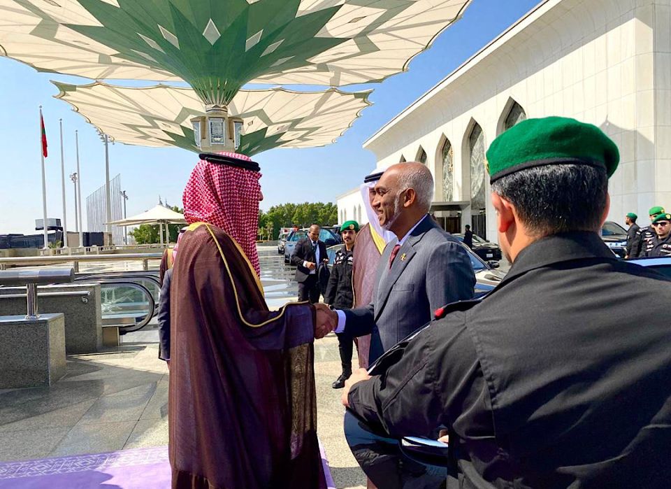 Hajj ge alhukan adhaakurumah fahu raees furaa vadaigenfi, alvadhaau vidhaalhuvee Jedda ge governor 