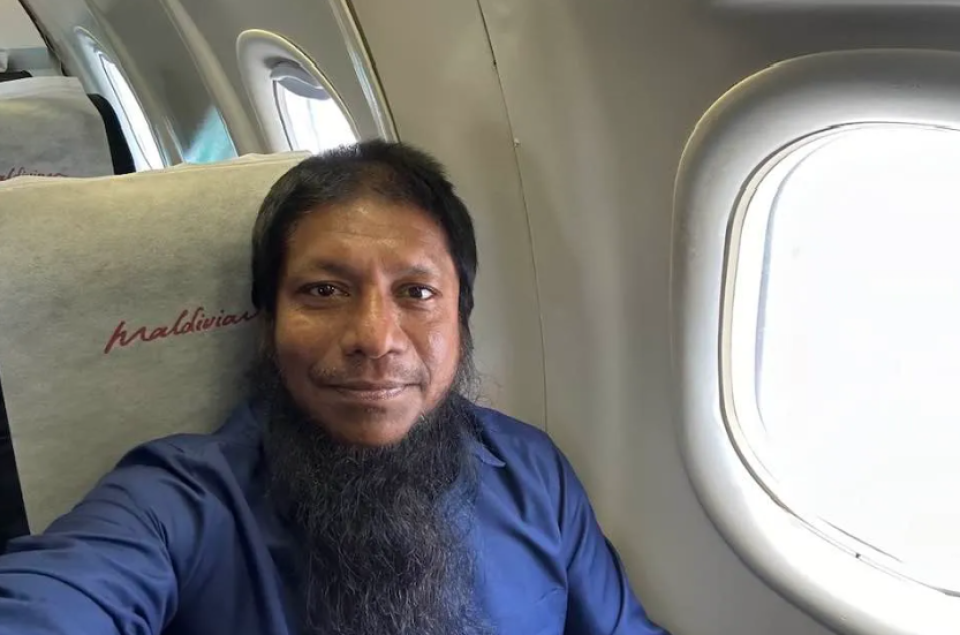 Sheikh Fareedh ge janaza maadhamaa mendhuru namaadhahfahu Malaysia ge Raja haji miskithugai