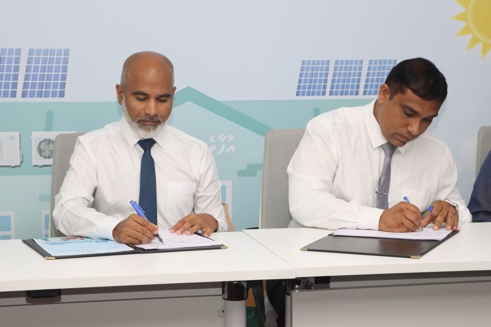 Anna dhiraasee aa aharuge kurin hurihaa schooleh AC koh ninman FENAKA aa havaalukoffi 