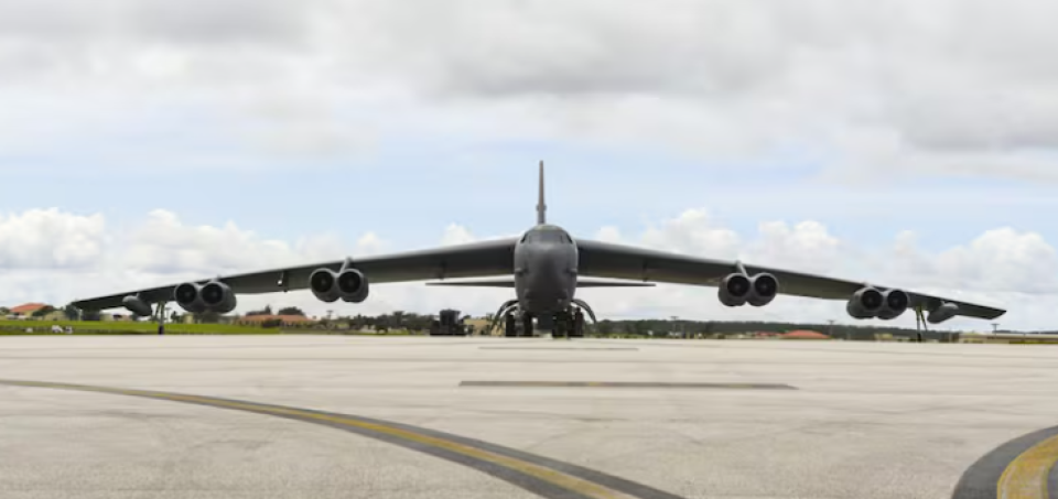 America in, Iran ah hamalaa dheyne kamah belevenee Diego Garcia base in, ithuru vaige ulhadhu thahves e sarahadha fonuvaifi