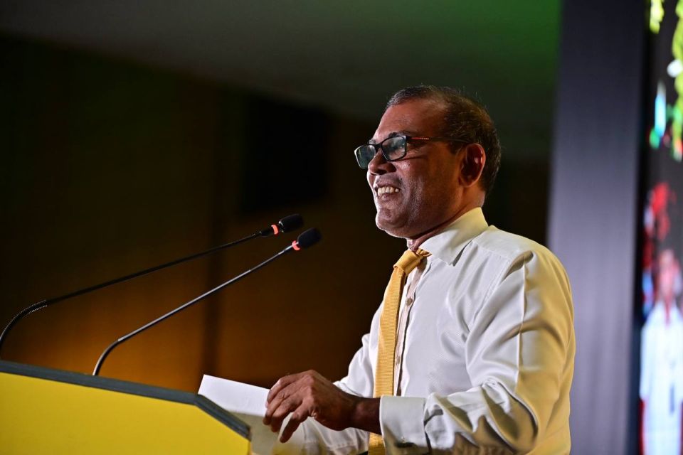 Dharani dhakkai, aanmu haalathu rangalhu koh dheynee MDP in: Nasheed