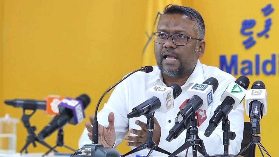 Hiyhamanujehun ebahuri, ekamaku hallukohgen kuriah dheveyne: Fayyaz
