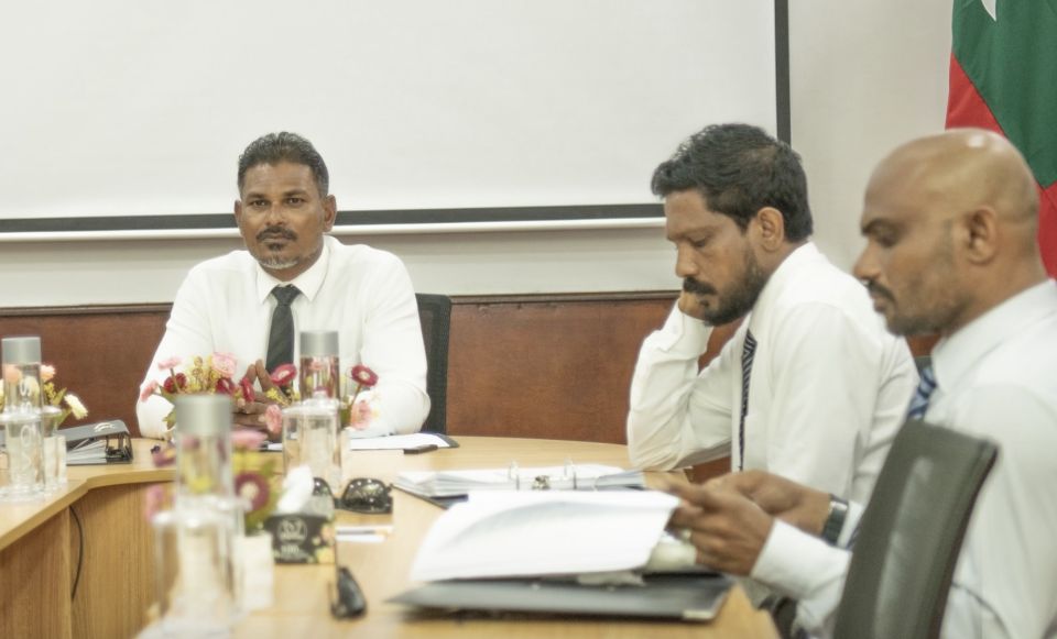Thinadhoo city councilge mayor adhi deputy mayor suspend kurun MDP in kuhverikohfi