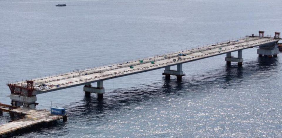 Thilamale' bridge ge pile thah jahaa nimi, mashroou ge 60 percent massaikah nimijje