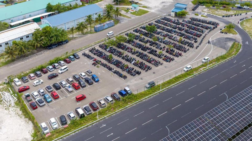 Buraasfathi dhuvahun feshigen Hulhule' ge 2 parking zonehgai park kurun vaguthee gothun manaa koffi 