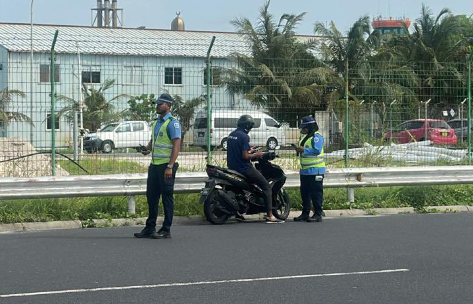 Ehgothakah ves liscence nethi car aai cycle dhuvvi 1,142 meehaku huttuvaifi
