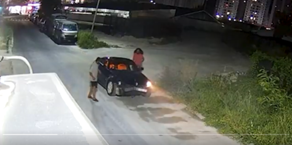 Accidenteh vumun madu nukoh dhiya car eh gai thibi dhe meehaku hodhanee