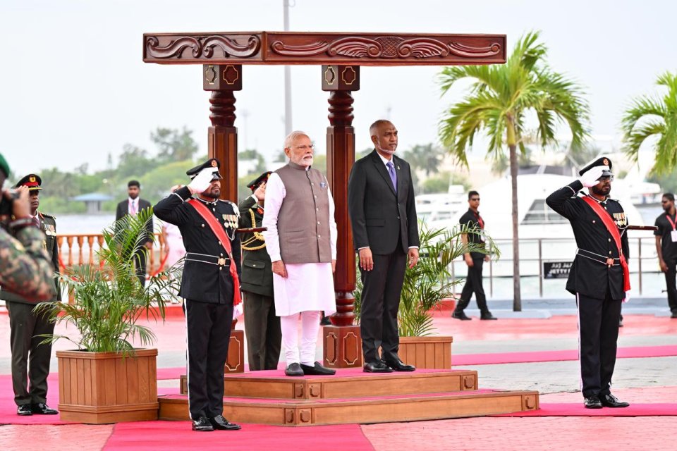 PM Modi given ceremonial welcome in the Maldives