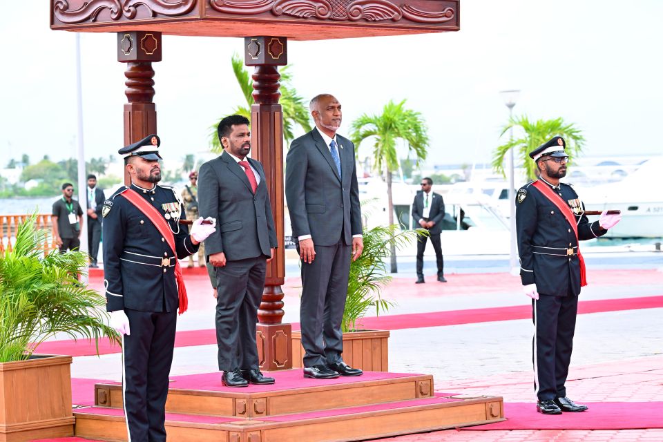 Srilanka ge raees ah dhivehi sarukaarun rasmee gothun maruhabaa dhannavaifi