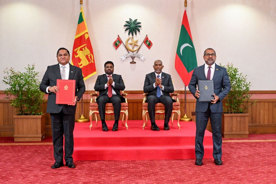 Jinaaee kuh thah huttuvumah eheetherikan dhinumah Lanka aa raajje aai dhemedhu ehbas vumeh gai soi koffi